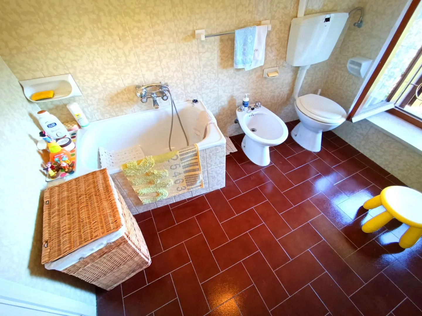 Six-Bedroom Coastal Retreat with Terrace and Garden in Arcevia, Italy - View image 28 of 31