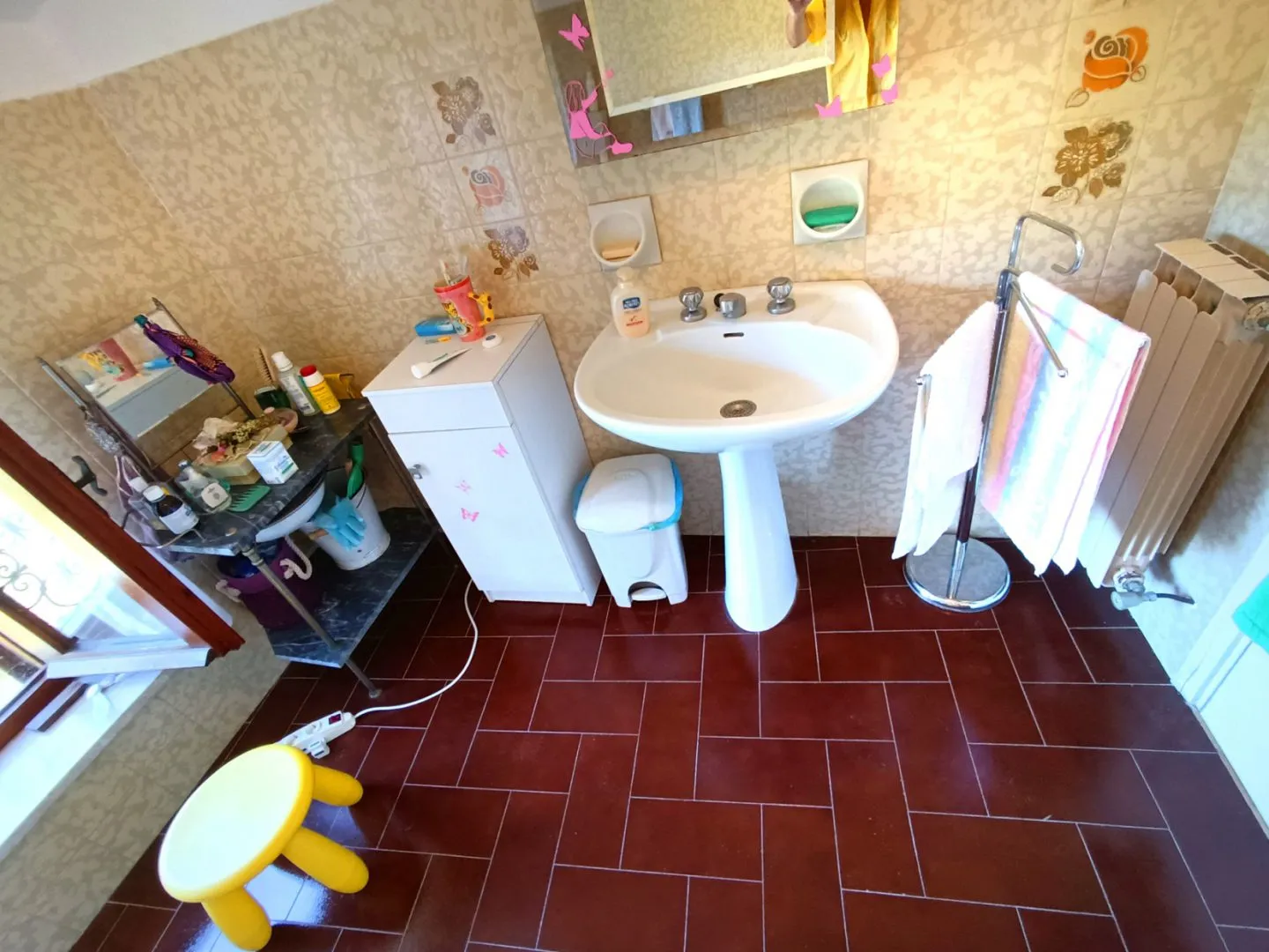 Six-Bedroom Coastal Retreat with Terrace and Garden in Arcevia, Italy - View image 29 of 31