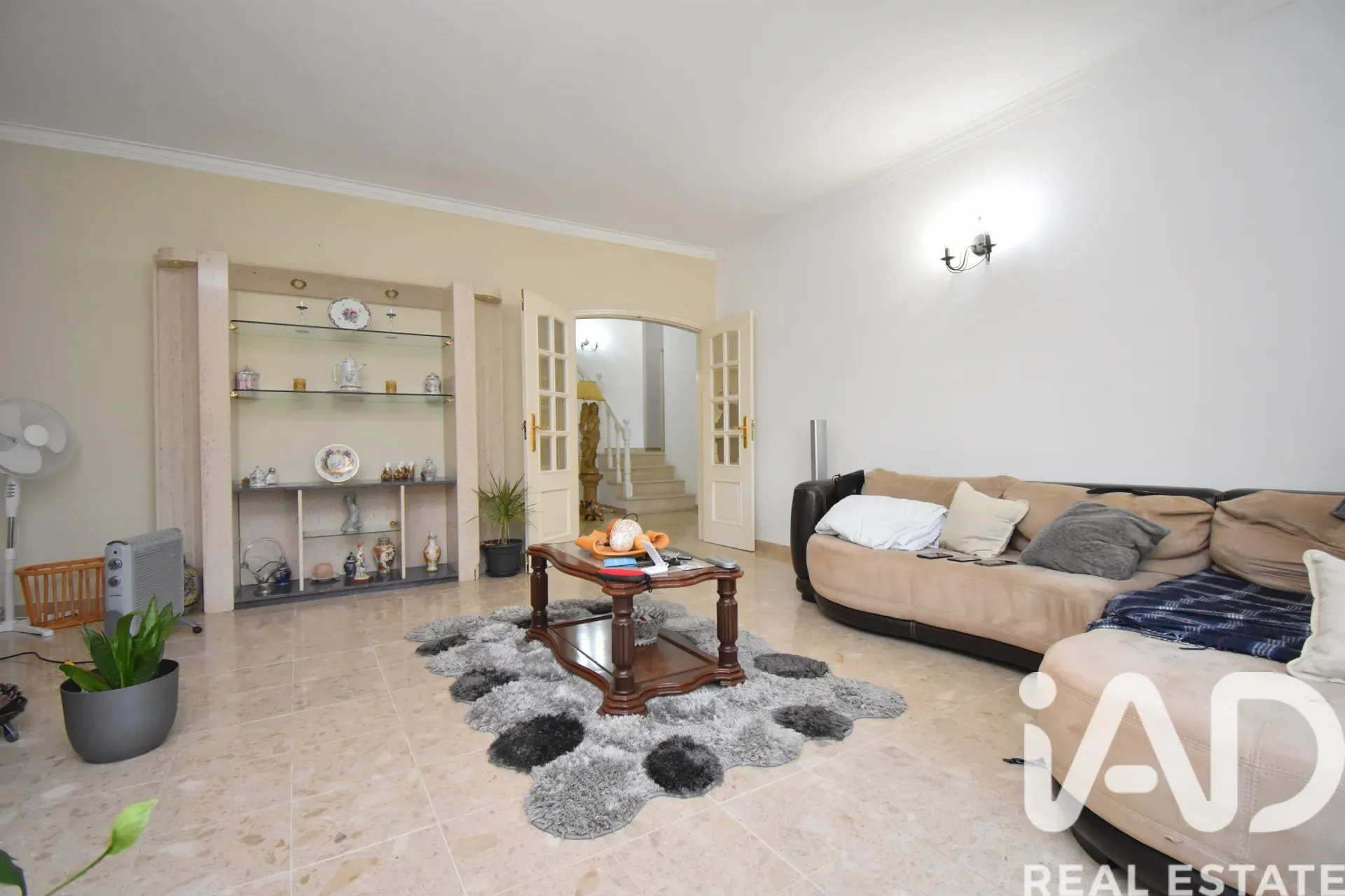 Expansive 5-Bedroom House with Garden and Parking in Lamas, Portugal - View image 8 of 33