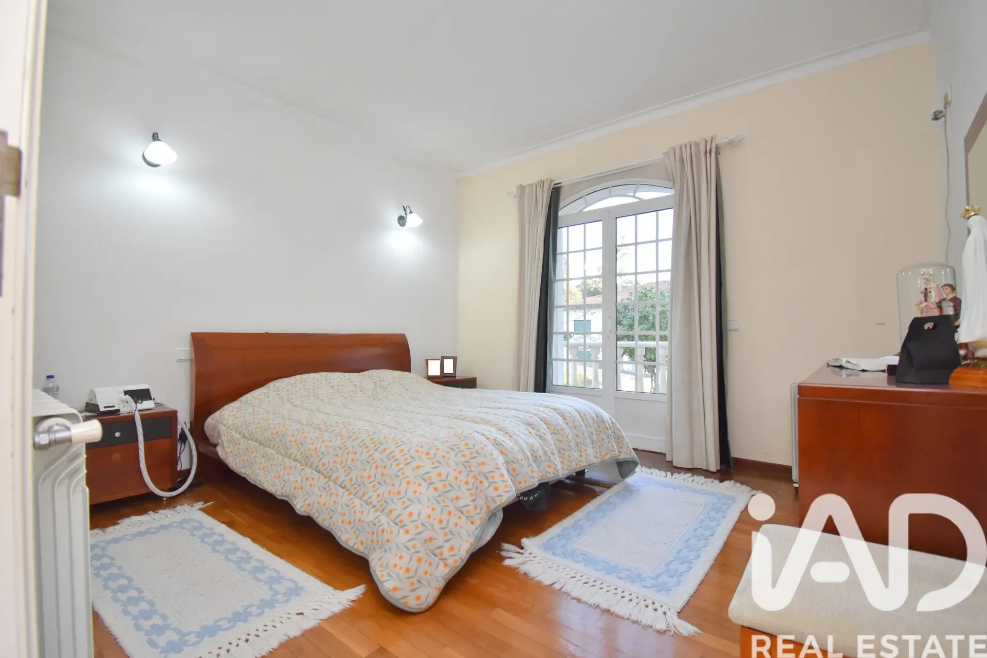 Expansive 5-Bedroom House with Garden and Parking in Lamas, Portugal - View image 9 of 33