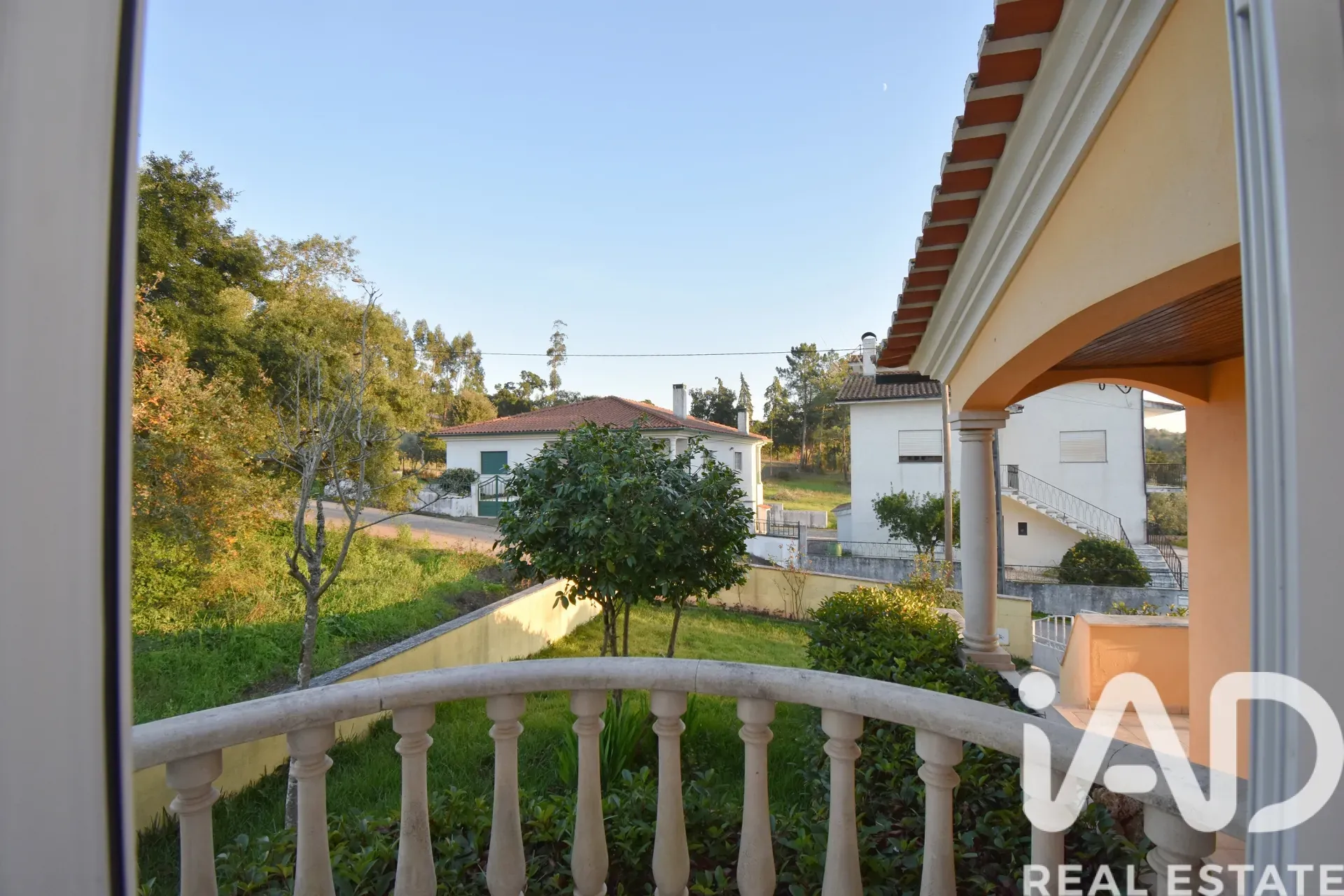 Expansive 5-Bedroom House with Garden and Parking in Lamas, Portugal - View image 10 of 33
