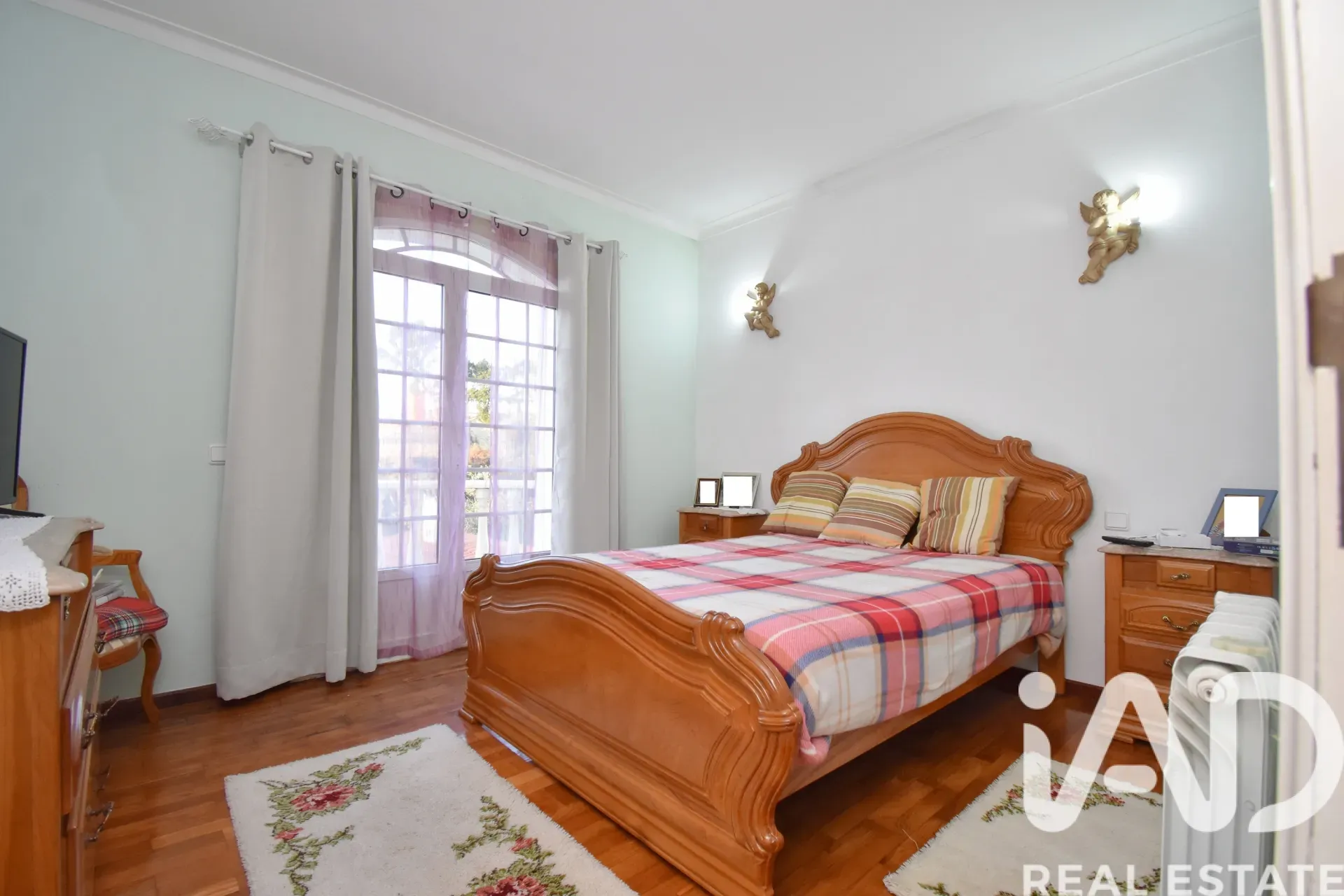 Expansive 5-Bedroom House with Garden and Parking in Lamas, Portugal - View image 11 of 33