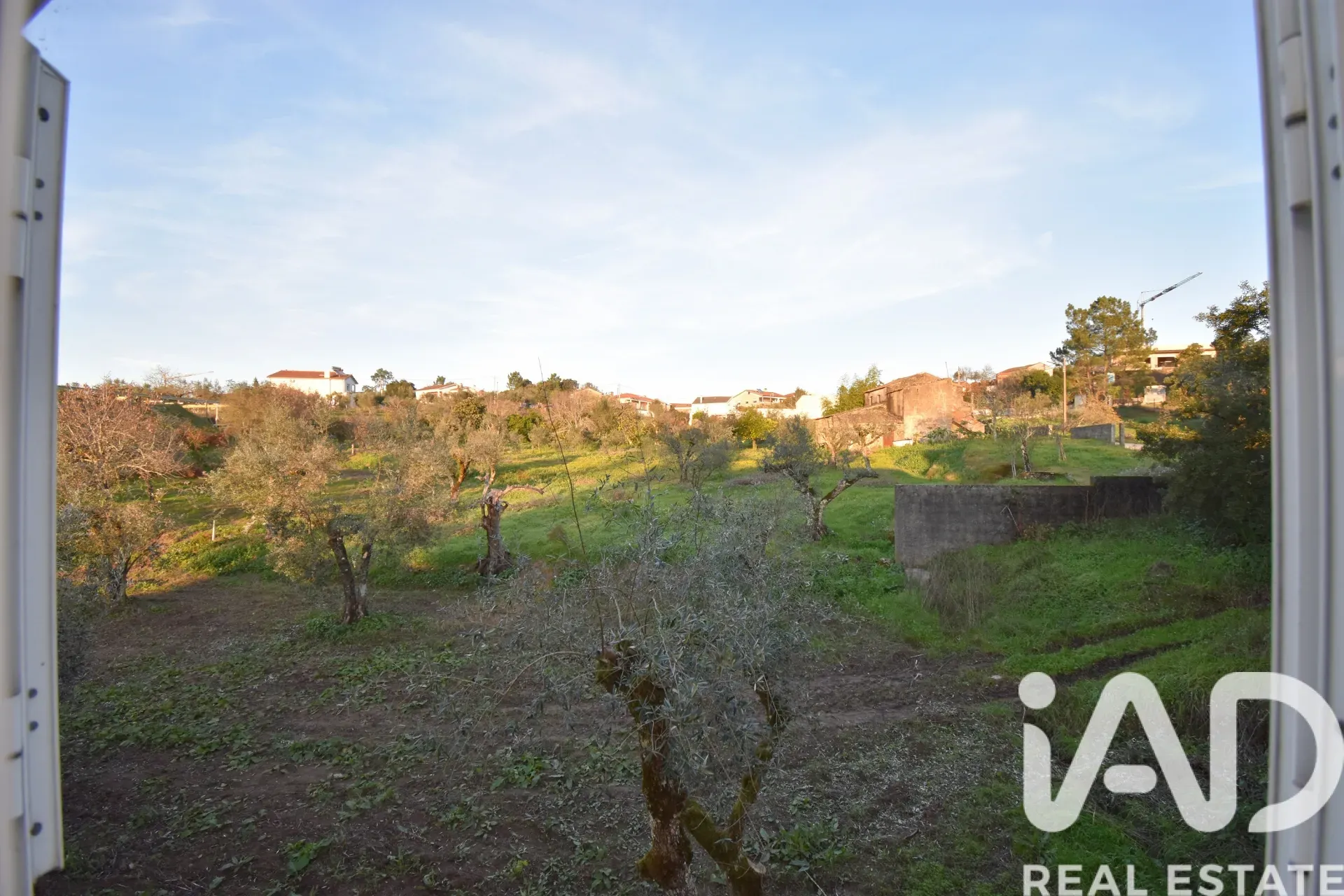 Expansive 5-Bedroom House with Garden and Parking in Lamas, Portugal - View image 14 of 33