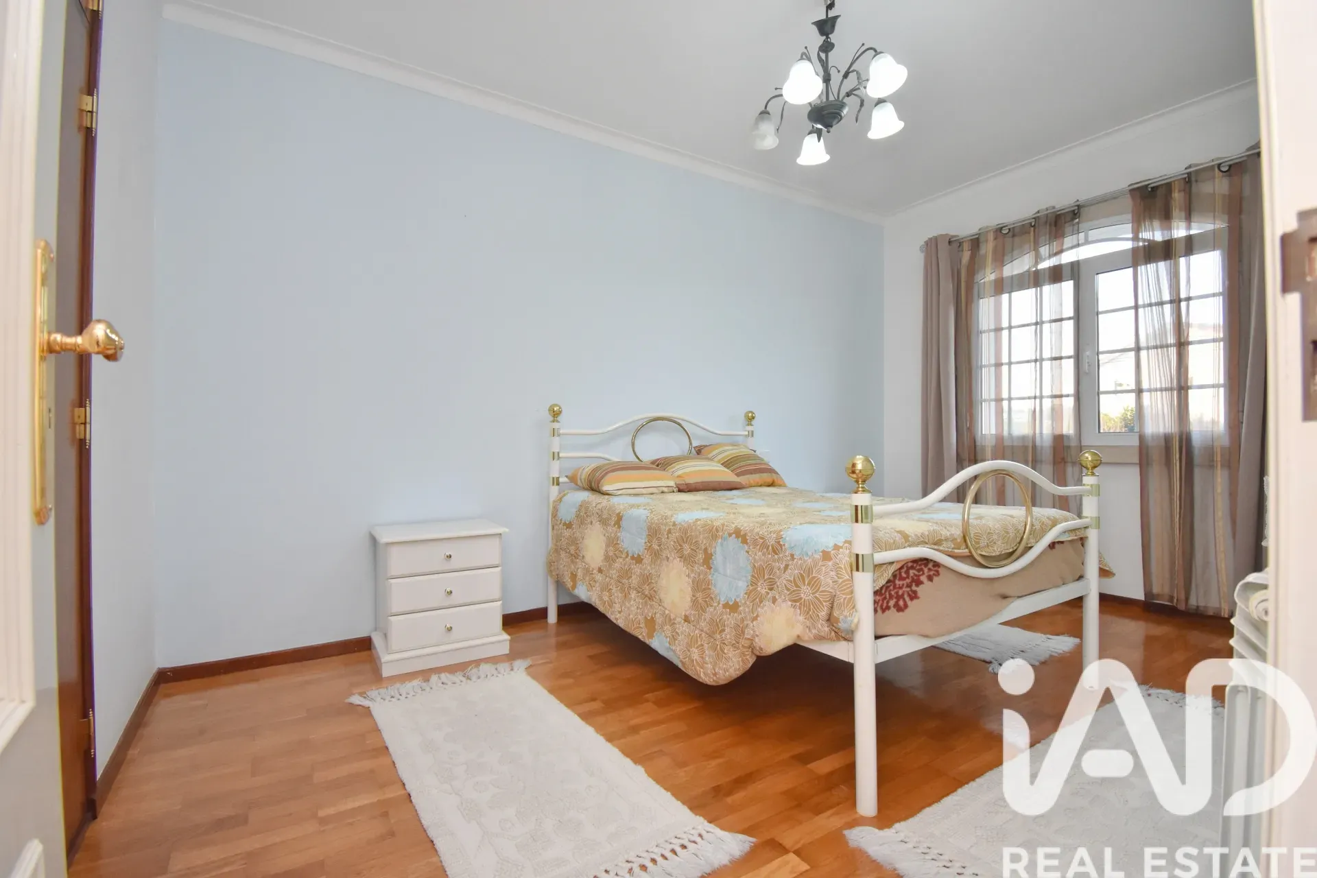 Expansive 5-Bedroom House with Garden and Parking in Lamas, Portugal - View image 15 of 33