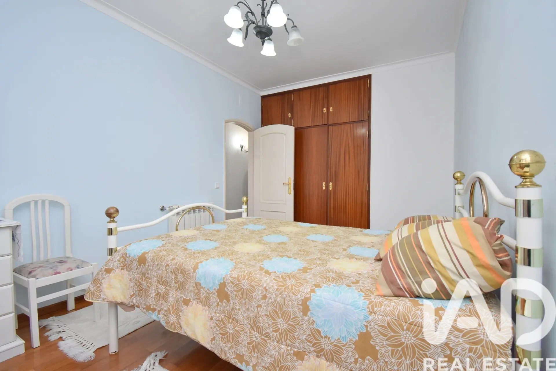 Expansive 5-Bedroom House with Garden and Parking in Lamas, Portugal - View image 16 of 33