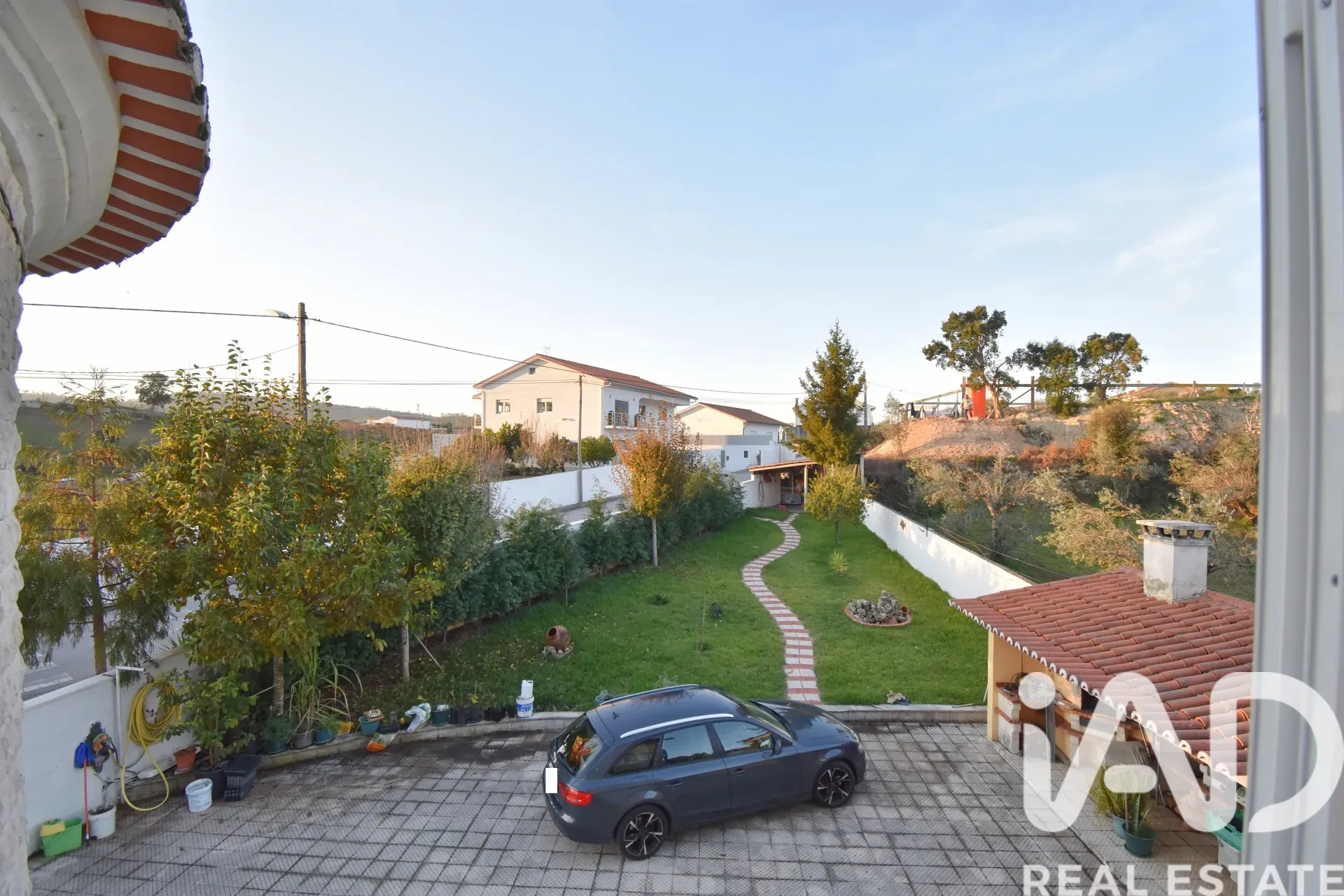 Expansive 5-Bedroom House with Garden and Parking in Lamas, Portugal - View image 17 of 33