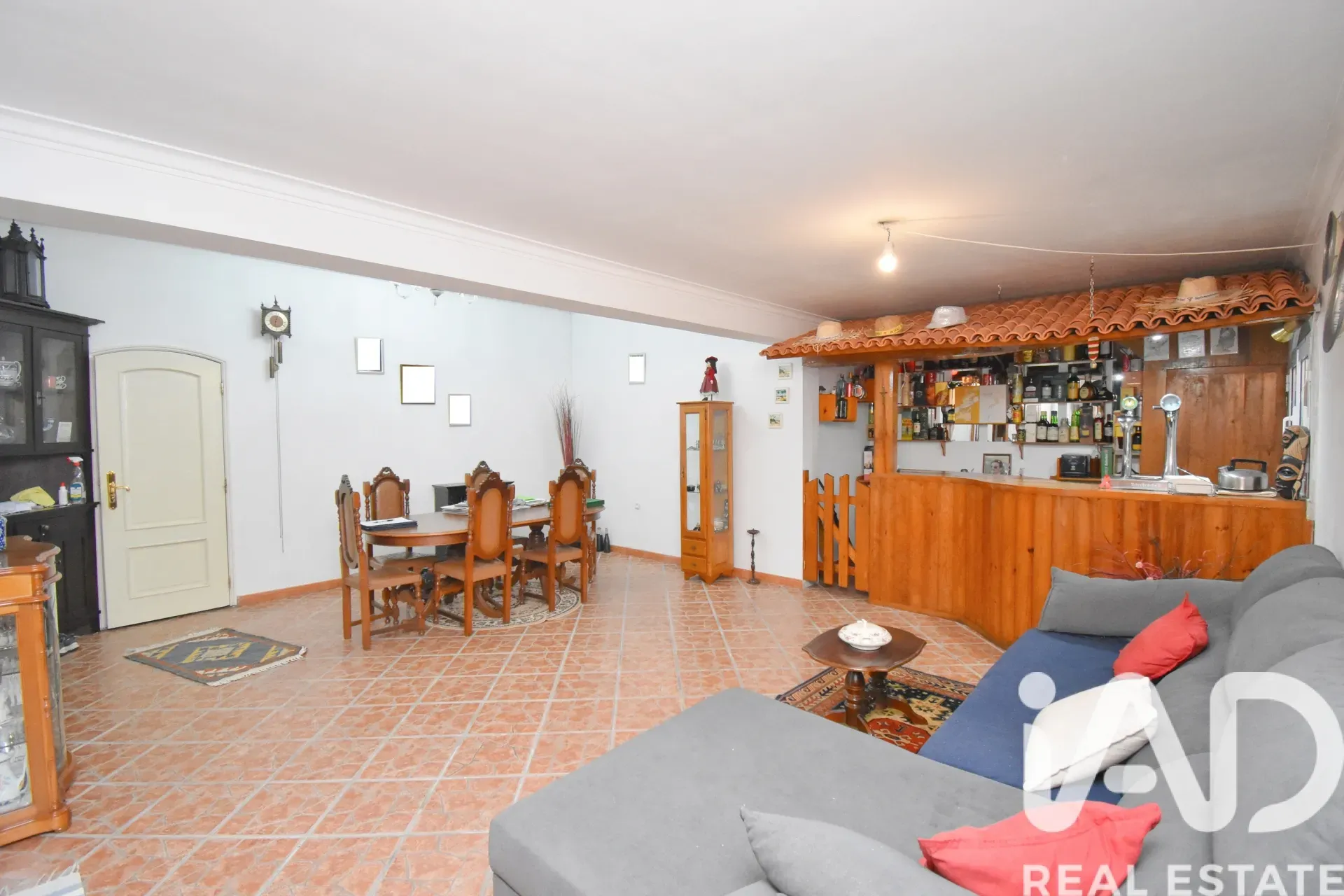 Expansive 5-Bedroom House with Garden and Parking in Lamas, Portugal - View image 22 of 33