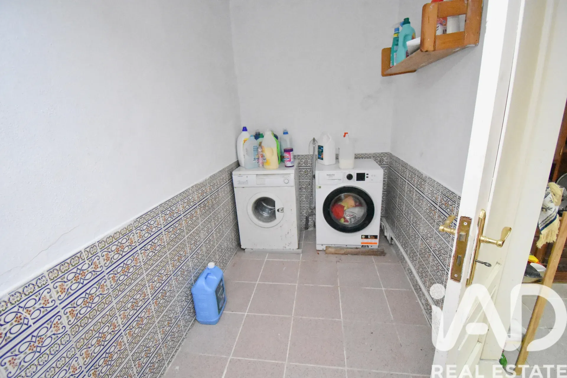 Expansive 5-Bedroom House with Garden and Parking in Lamas, Portugal - View image 24 of 33