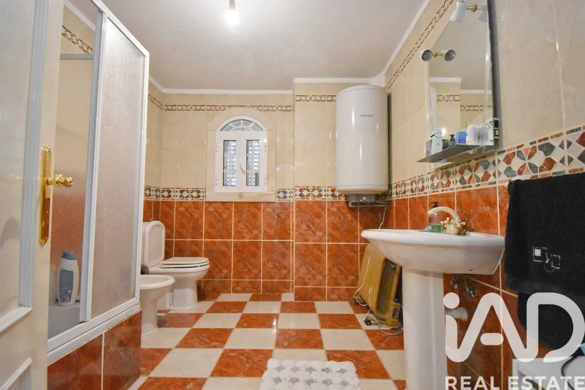 Expansive 5-Bedroom House with Garden and Parking in Lamas, Portugal - View image 25 of 33