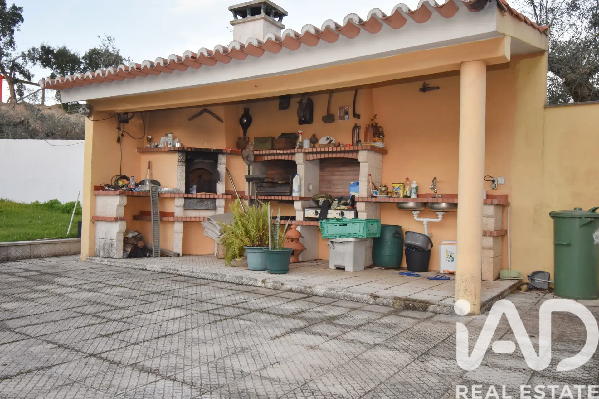 Expansive 5-Bedroom House with Garden and Parking in Lamas, Portugal - View image 26 of 33