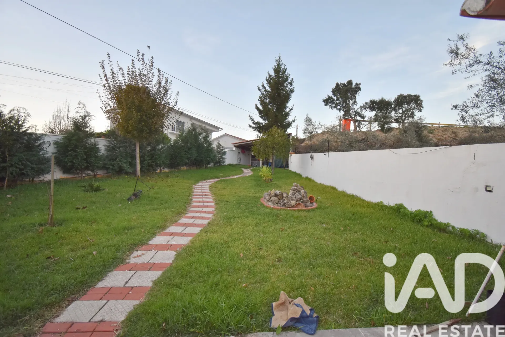 Expansive 5-Bedroom House with Garden and Parking in Lamas, Portugal - View image 27 of 33