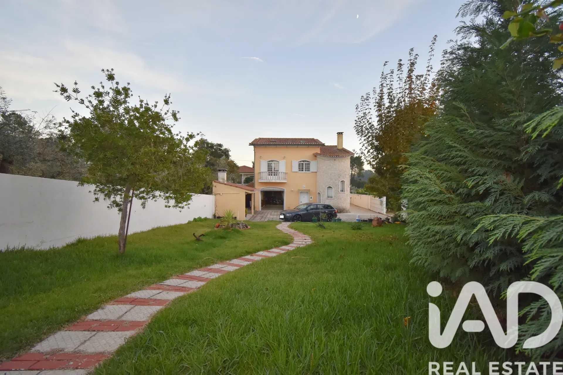 Expansive 5-Bedroom House with Garden and Parking in Lamas, Portugal - View image 28 of 33