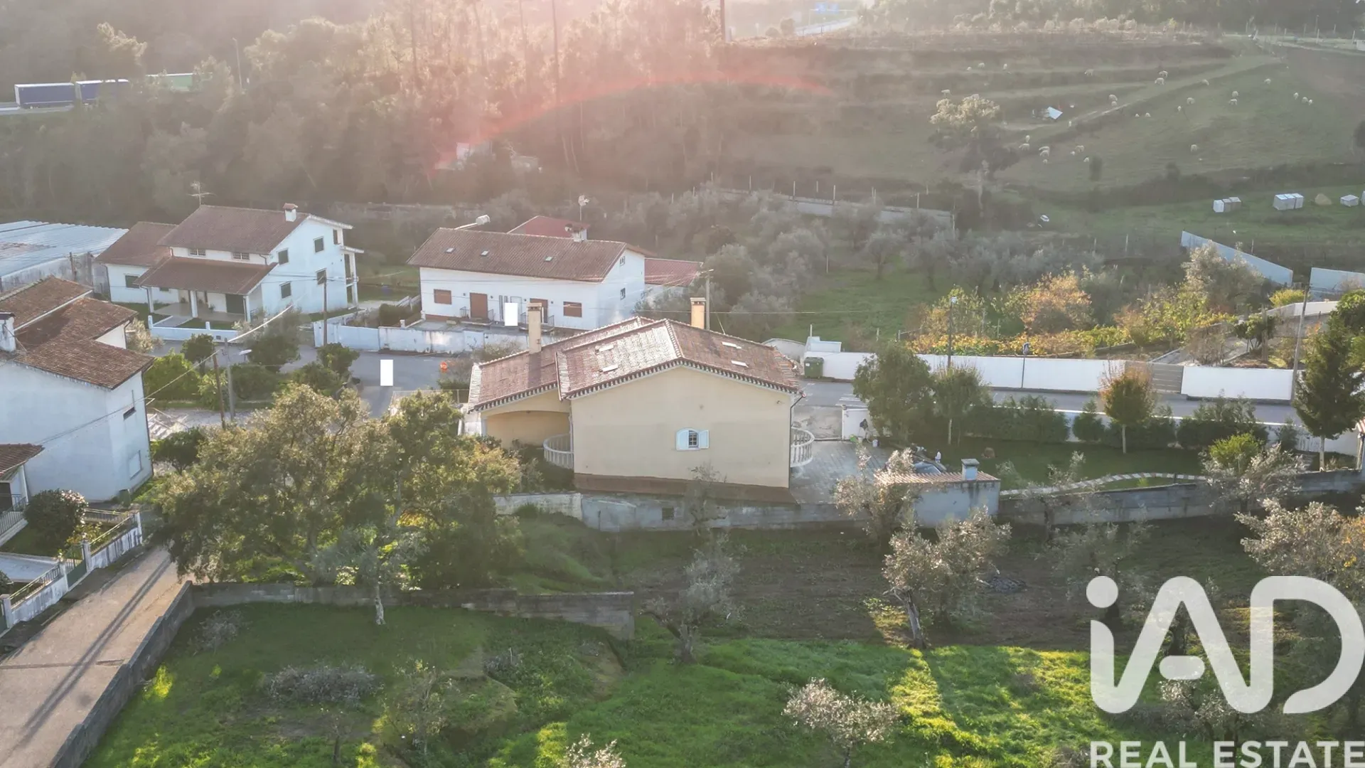 Expansive 5-Bedroom House with Garden and Parking in Lamas, Portugal - View image 32 of 33