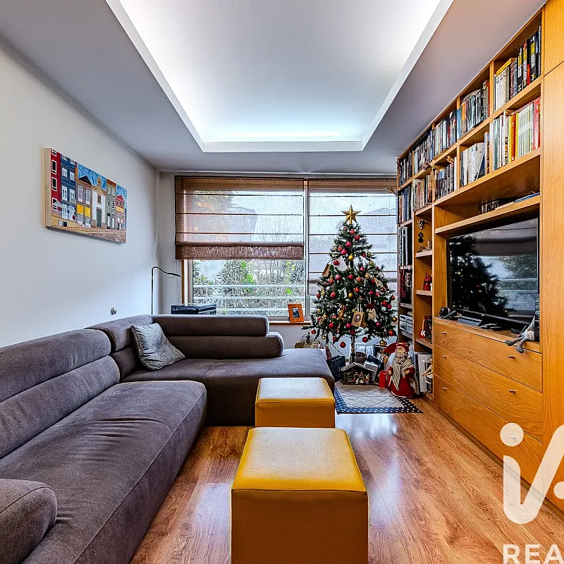 Contemporary 3-Bedroom House with Garden and Garage in Porto's Bonfim District