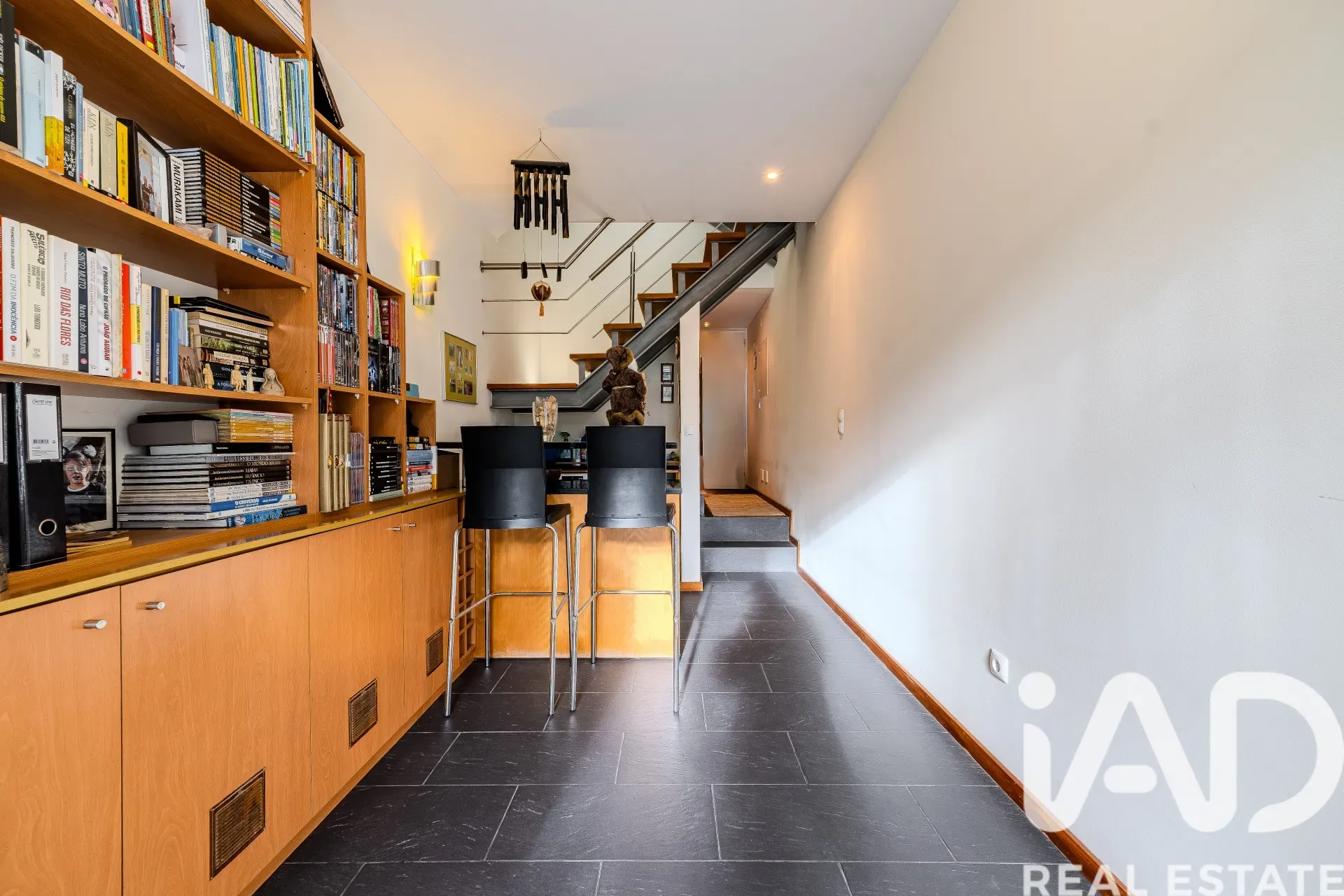 Contemporary 3-Bedroom House with Garden and Garage in Porto's Bonfim District - Image 4