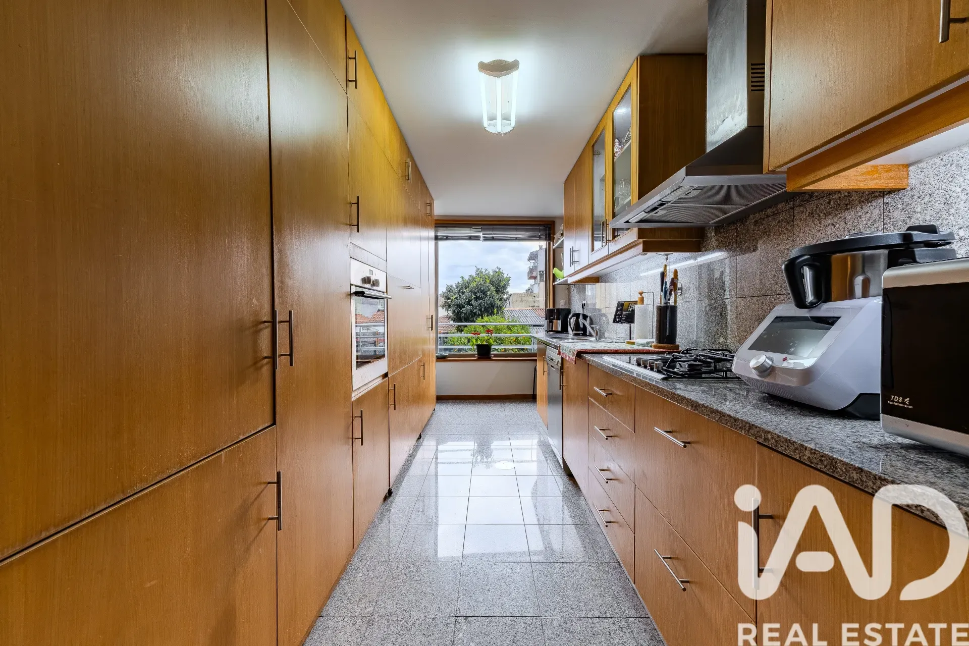 Contemporary 3-Bedroom House with Garden and Garage in Porto's Bonfim District - View image 11 of 22