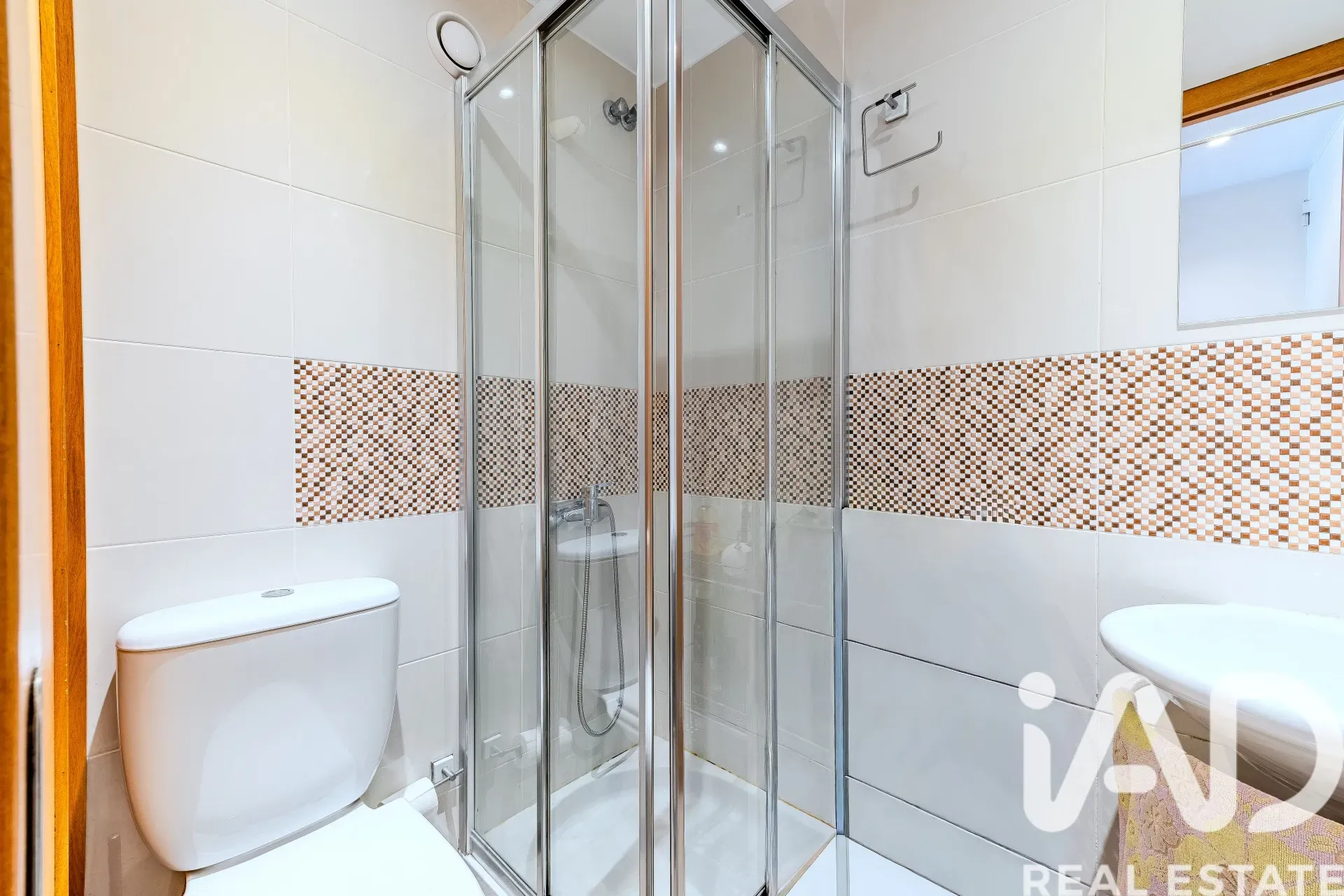 Contemporary 3-Bedroom House with Garden and Garage in Porto's Bonfim District - View image 20 of 22