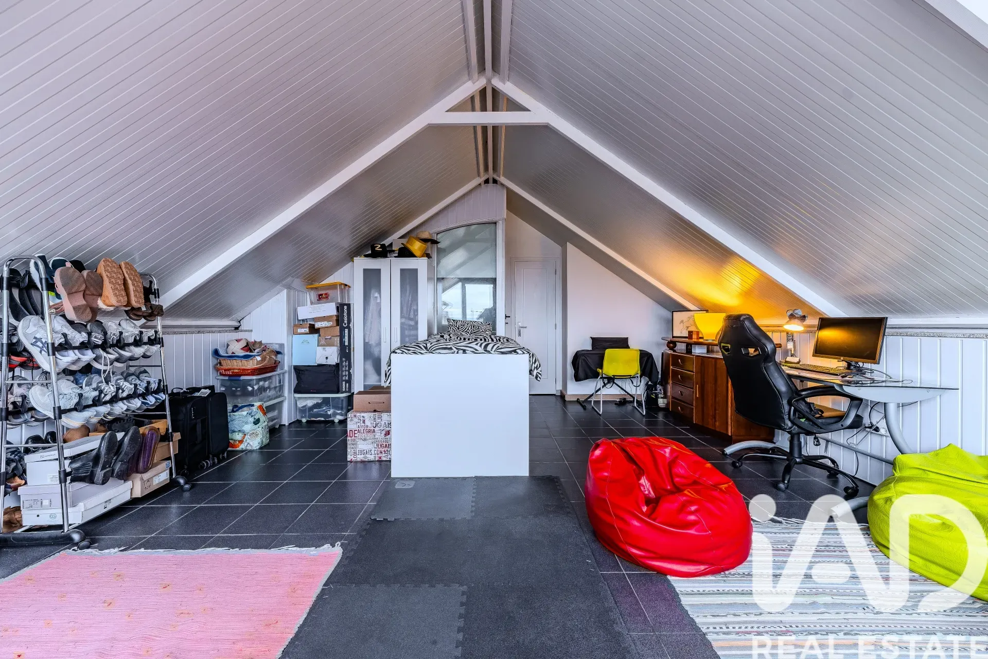 Contemporary 3-Bedroom House with Garden and Garage in Porto's Bonfim District - View image 22 of 22