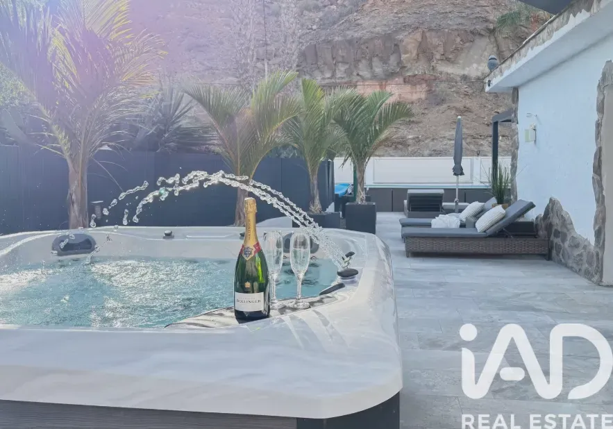 4-Bedroom Villa with Pool and Expansive Grounds in Mogán Spain - View image 9 of 30