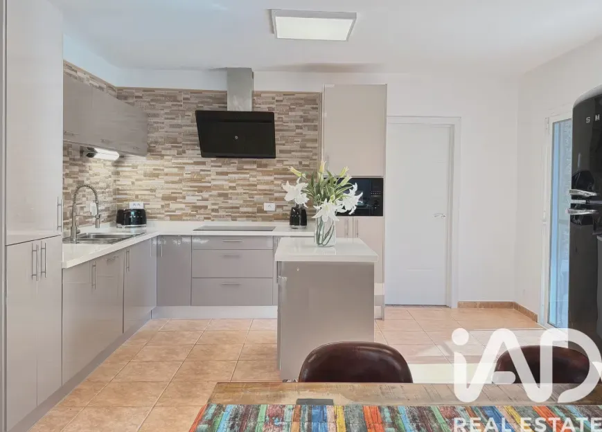 4-Bedroom Villa with Pool and Expansive Grounds in Mogán Spain - View image 10 of 30