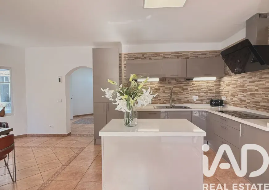 4-Bedroom Villa with Pool and Expansive Grounds in Mogán Spain - View image 11 of 30