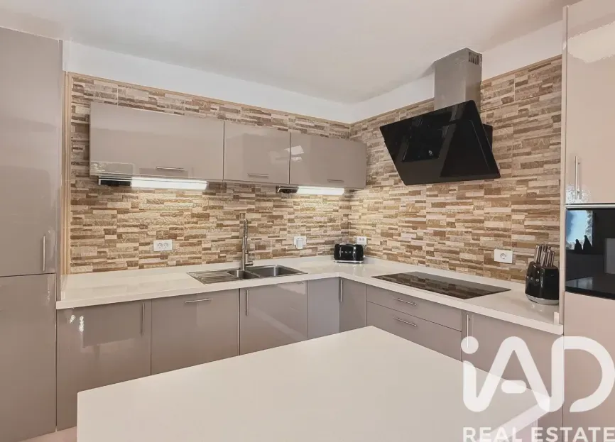 4-Bedroom Villa with Pool and Expansive Grounds in Mogán Spain - View image 12 of 30