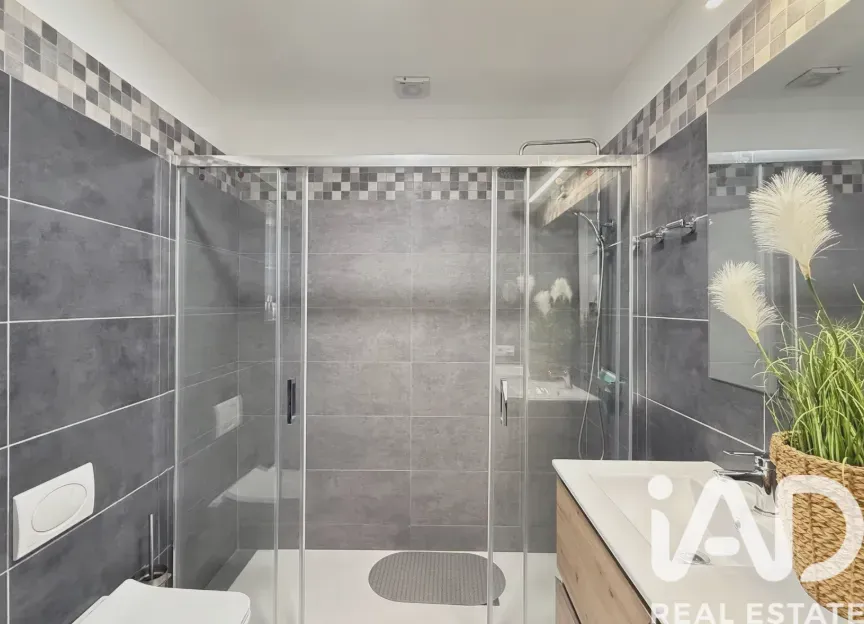 4-Bedroom Villa with Pool and Expansive Grounds in Mogán Spain - View image 17 of 30