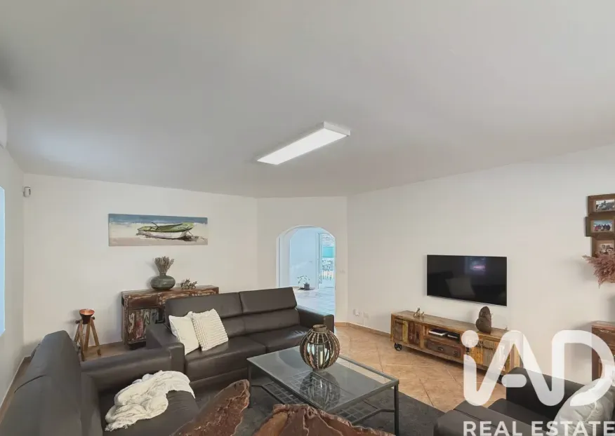 4-Bedroom Villa with Pool and Expansive Grounds in Mogán Spain - View image 20 of 30