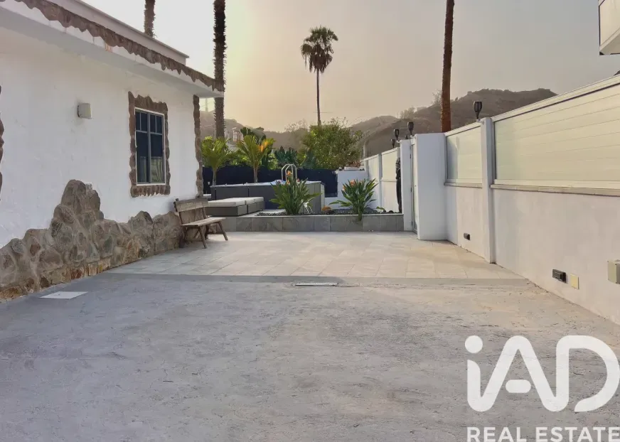 4-Bedroom Villa with Pool and Expansive Grounds in Mogán Spain - View image 27 of 30