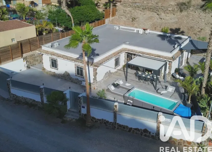 4-Bedroom Villa with Pool and Expansive Grounds in Mogán Spain - View image 29 of 30