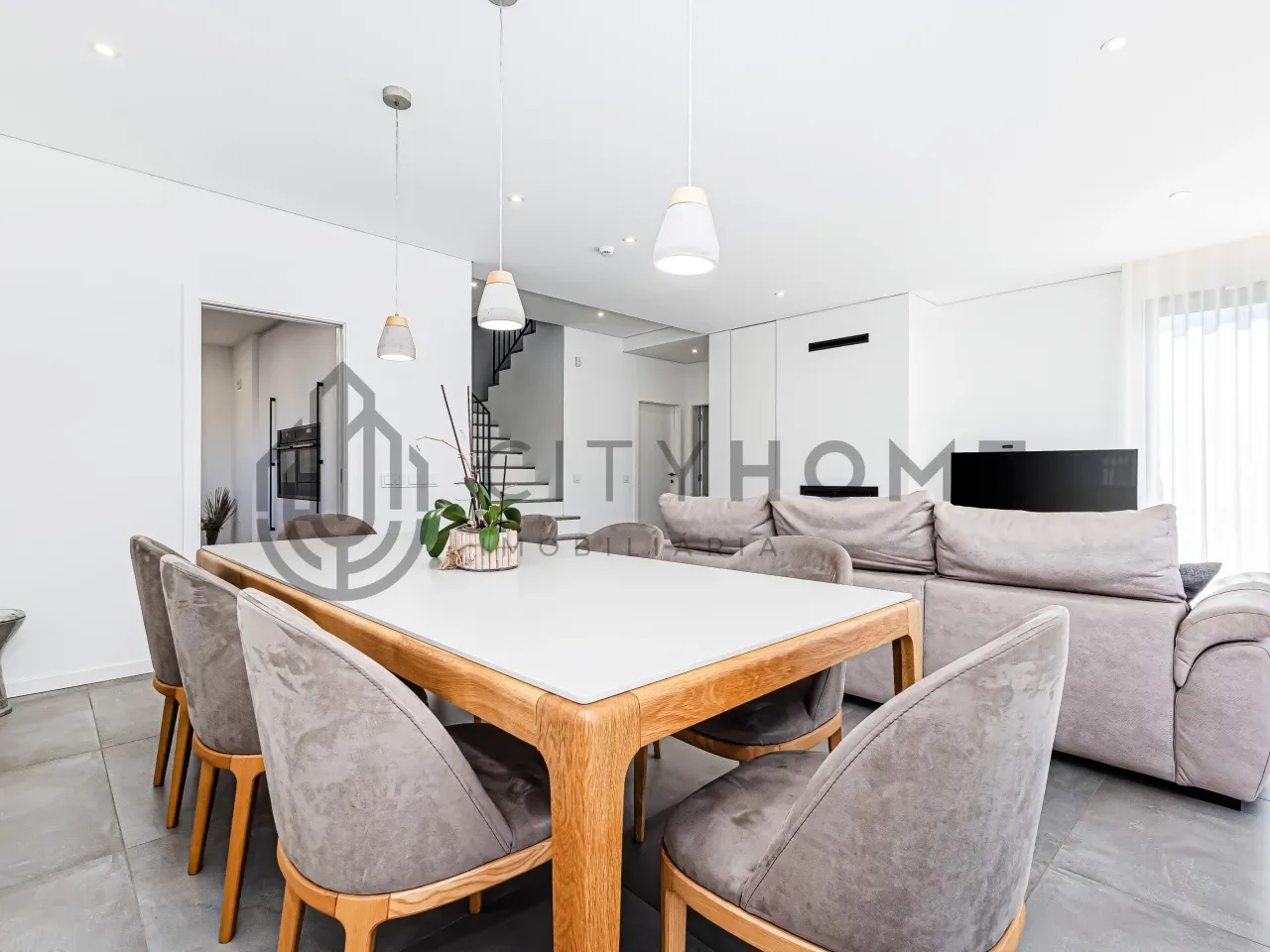 3-Bedroom House with Expansive Garden in Albufeira's Serene Ferreiras - View image 8 of 30