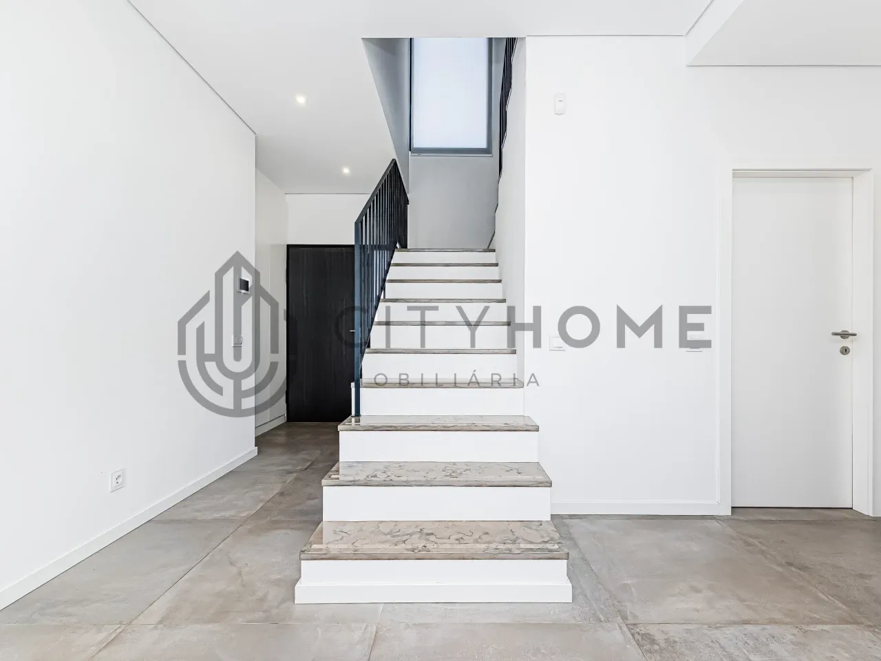 3-Bedroom House with Expansive Garden in Albufeira's Serene Ferreiras - View image 11 of 30