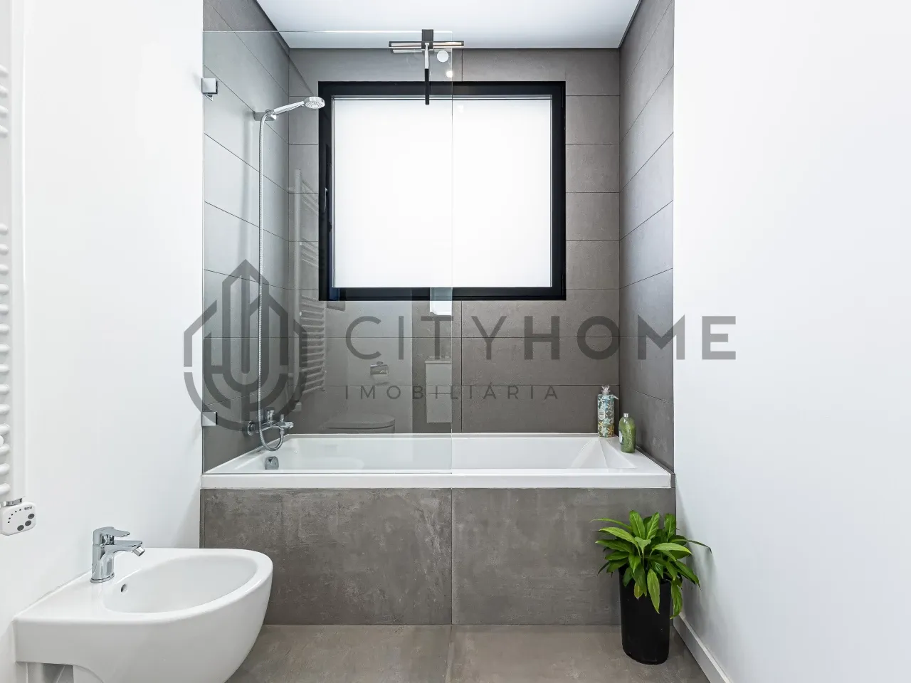 3-Bedroom House with Expansive Garden in Albufeira's Serene Ferreiras - View image 18 of 30