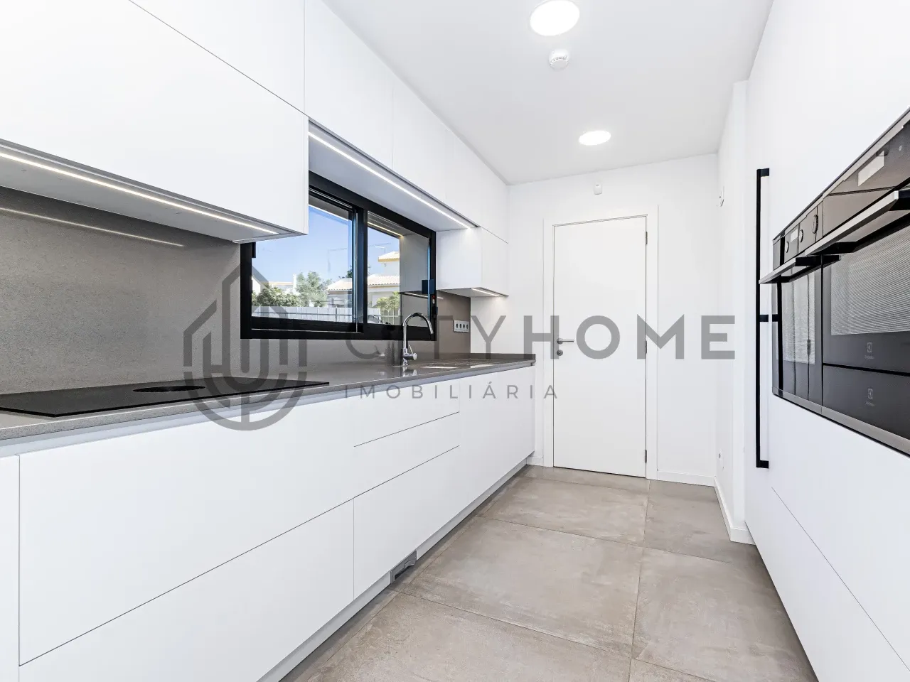 3-Bedroom House with Expansive Garden in Albufeira's Serene Ferreiras - View image 21 of 30