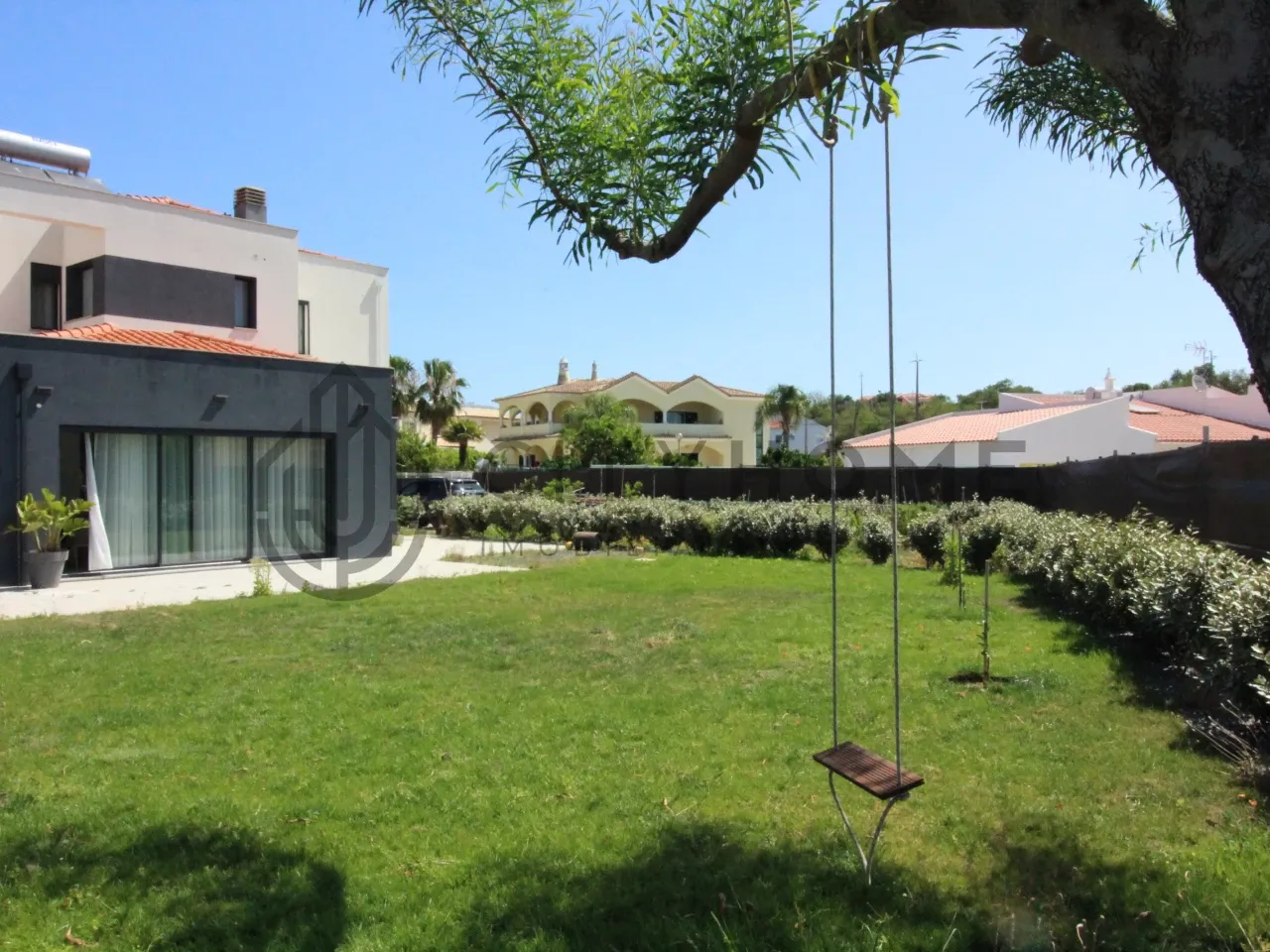 3-Bedroom House with Expansive Garden in Albufeira's Serene Ferreiras - View image 30 of 30