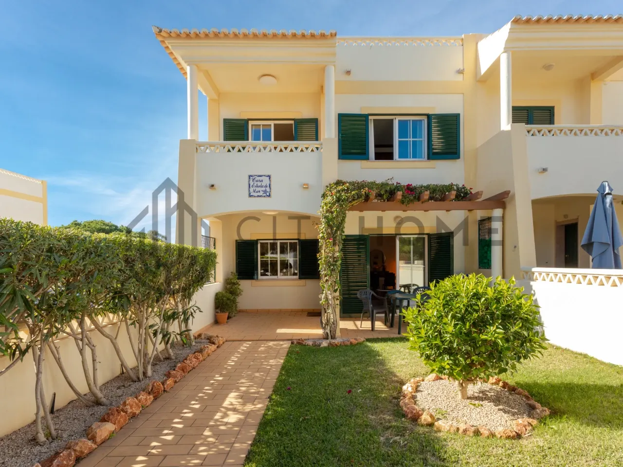 Contemporary Townhouse with Pool and Garden in Lagoa, Portugal - Image 1