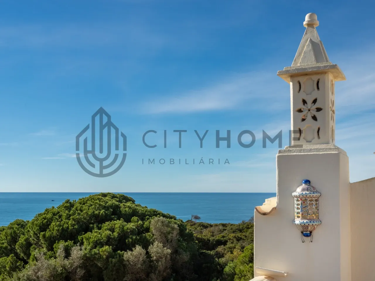 Contemporary Townhouse with Pool and Garden in Lagoa, Portugal - Image 2