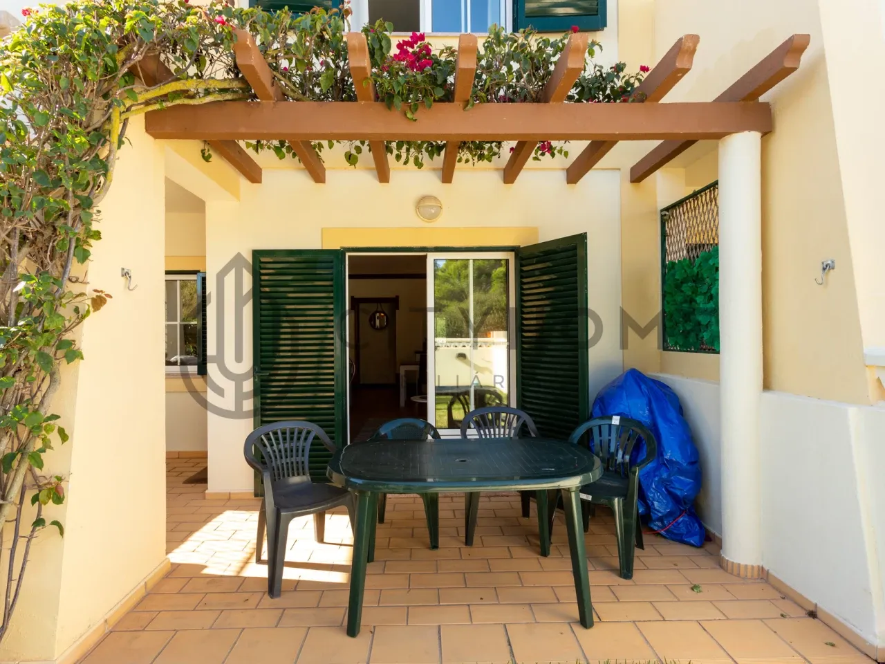 Contemporary Townhouse with Pool and Garden in Lagoa, Portugal - Image 5