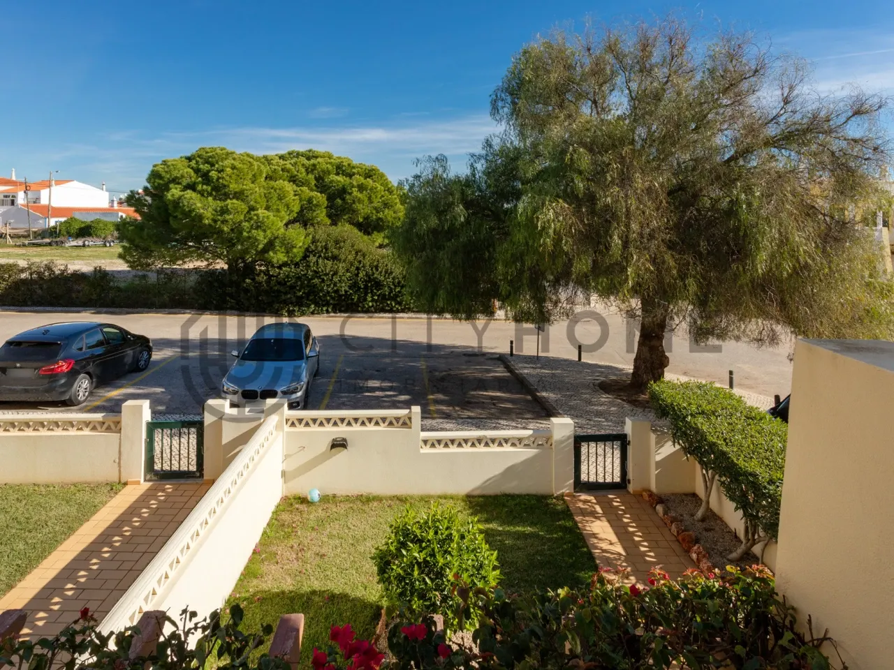 Contemporary Townhouse with Pool and Garden in Lagoa, Portugal - View image 6 of 43