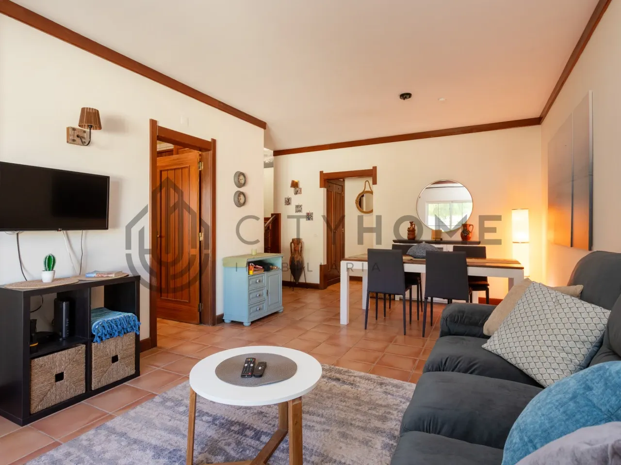 Contemporary Townhouse with Pool and Garden in Lagoa, Portugal - View image 8 of 43