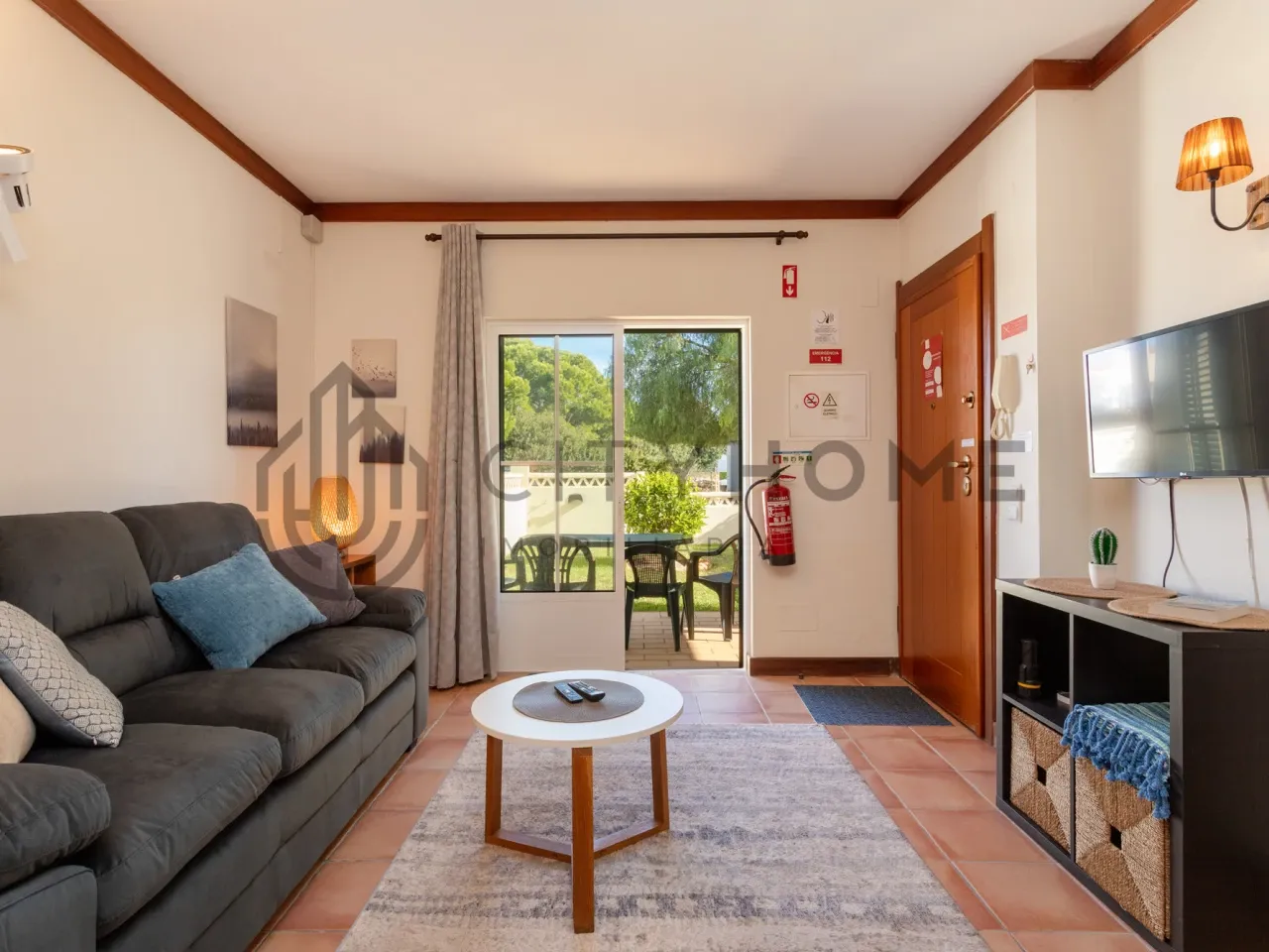 Contemporary Townhouse with Pool and Garden in Lagoa, Portugal - View image 11 of 43