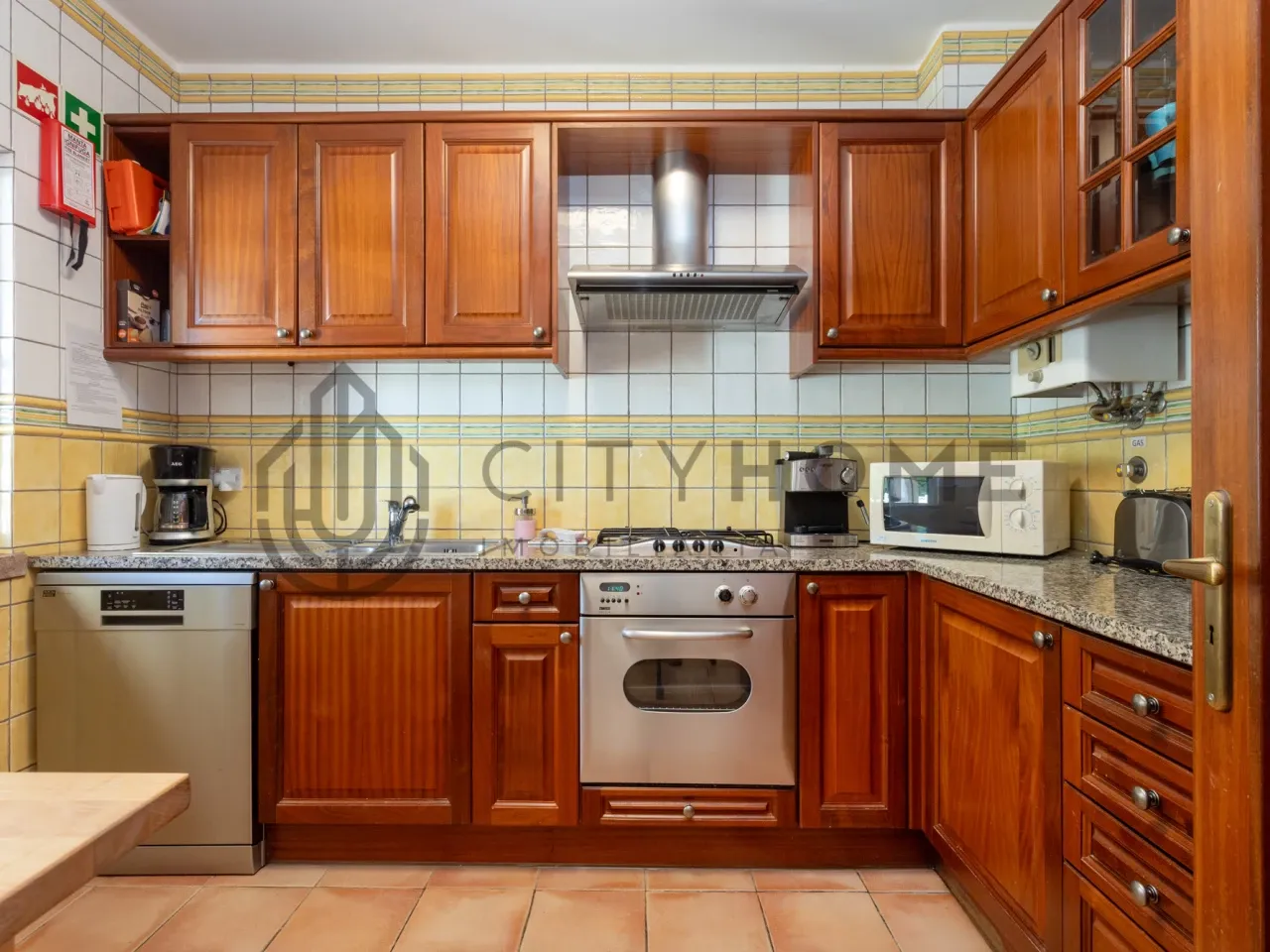 Contemporary Townhouse with Pool and Garden in Lagoa, Portugal - View image 13 of 43