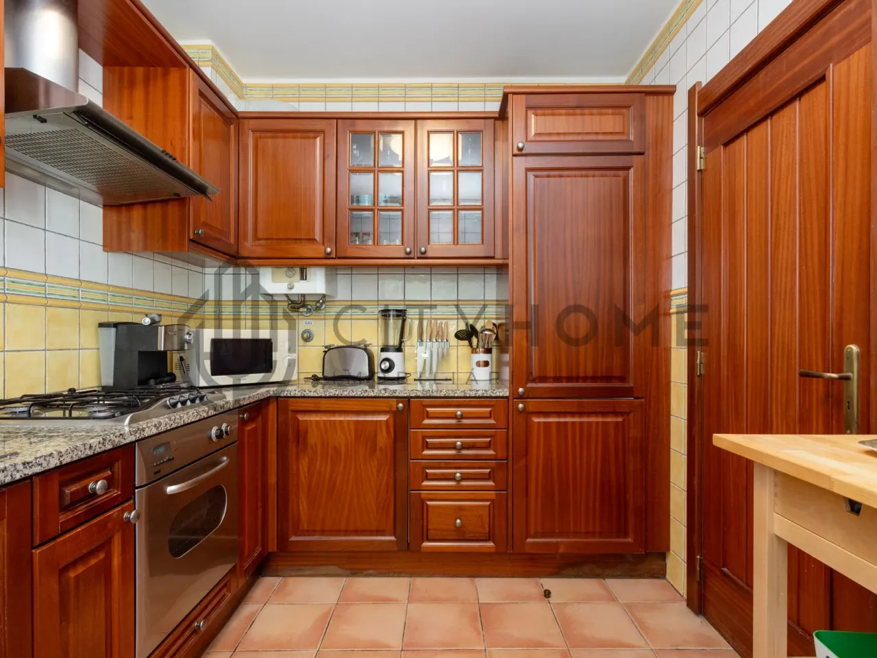 Contemporary Townhouse with Pool and Garden in Lagoa, Portugal - View image 14 of 43