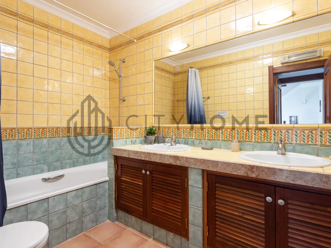 Contemporary Townhouse with Pool and Garden in Lagoa, Portugal - View image 22 of 43