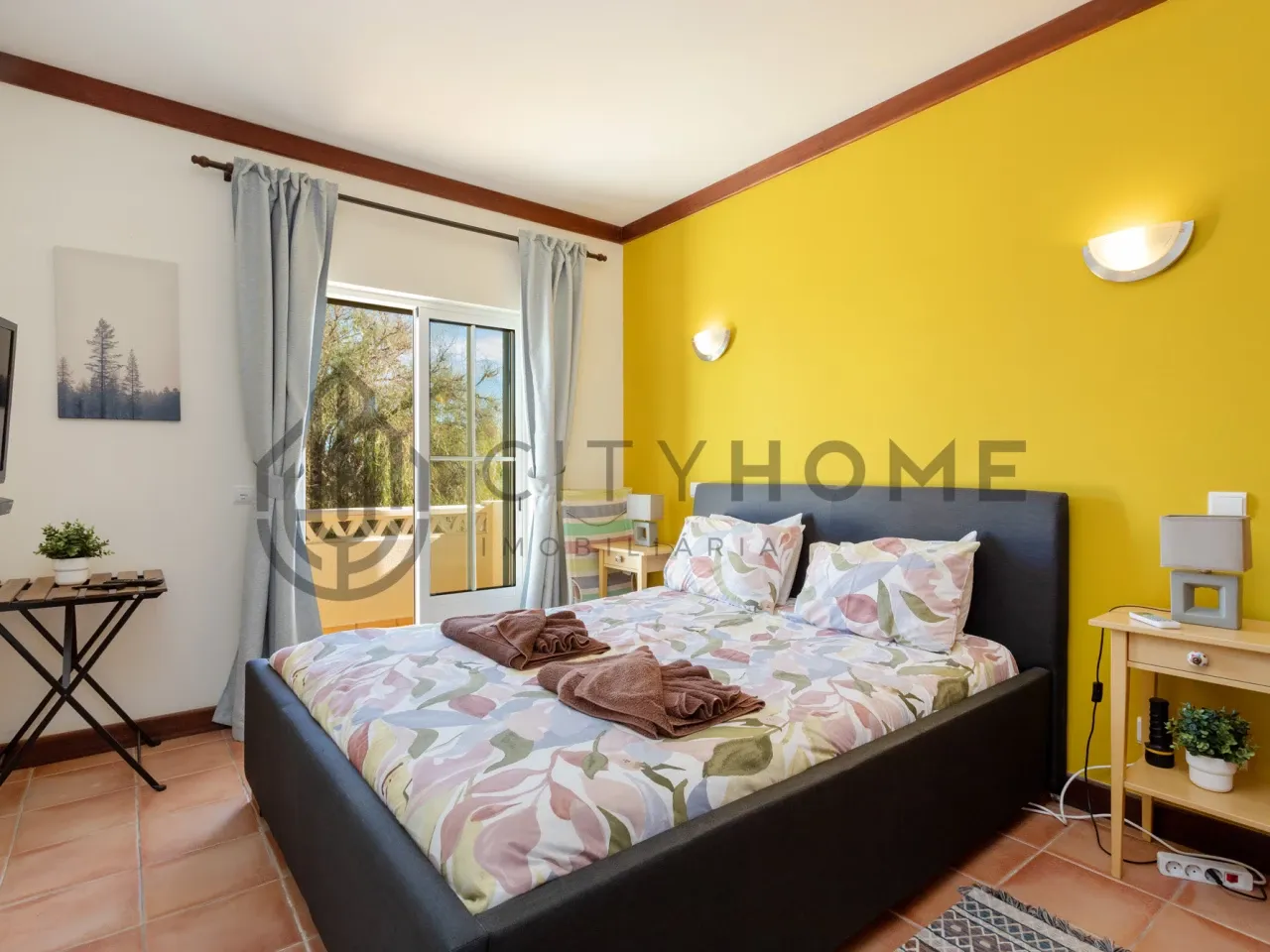 Contemporary Townhouse with Pool and Garden in Lagoa, Portugal - View image 23 of 43