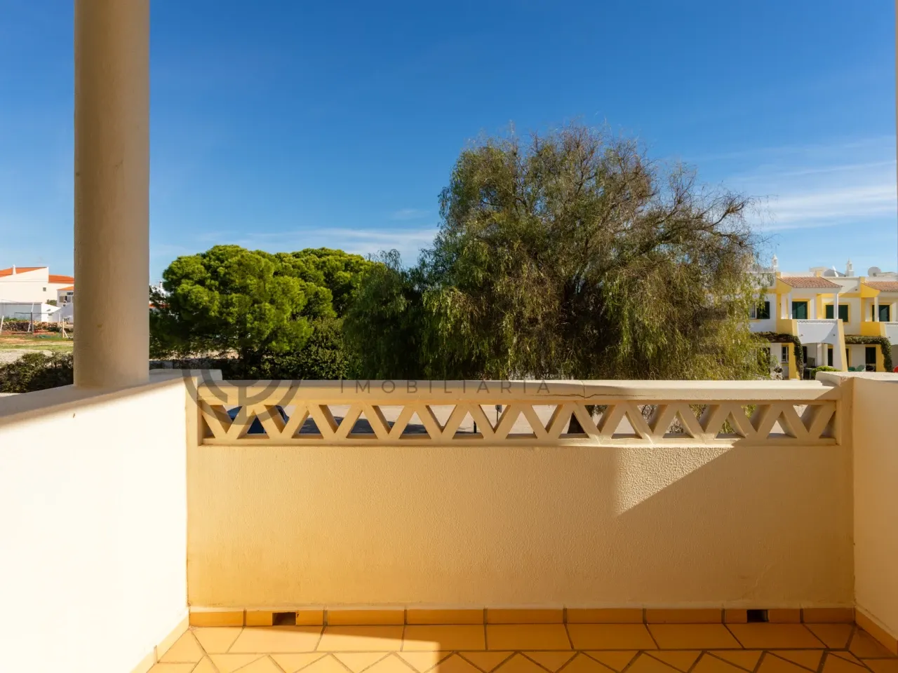 Contemporary Townhouse with Pool and Garden in Lagoa, Portugal - View image 26 of 43