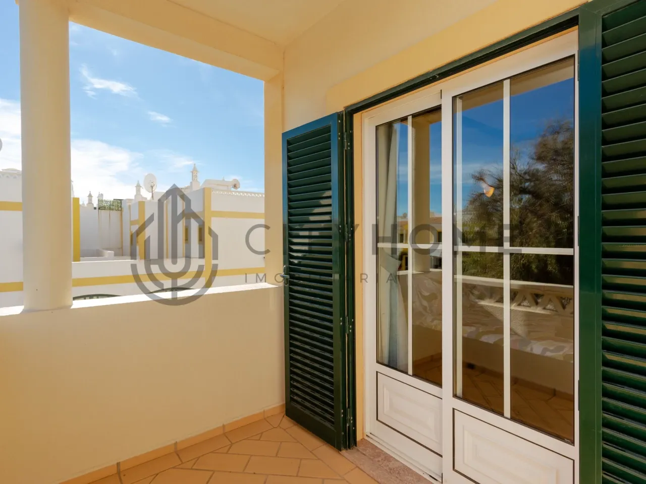 Contemporary Townhouse with Pool and Garden in Lagoa, Portugal - View image 27 of 43