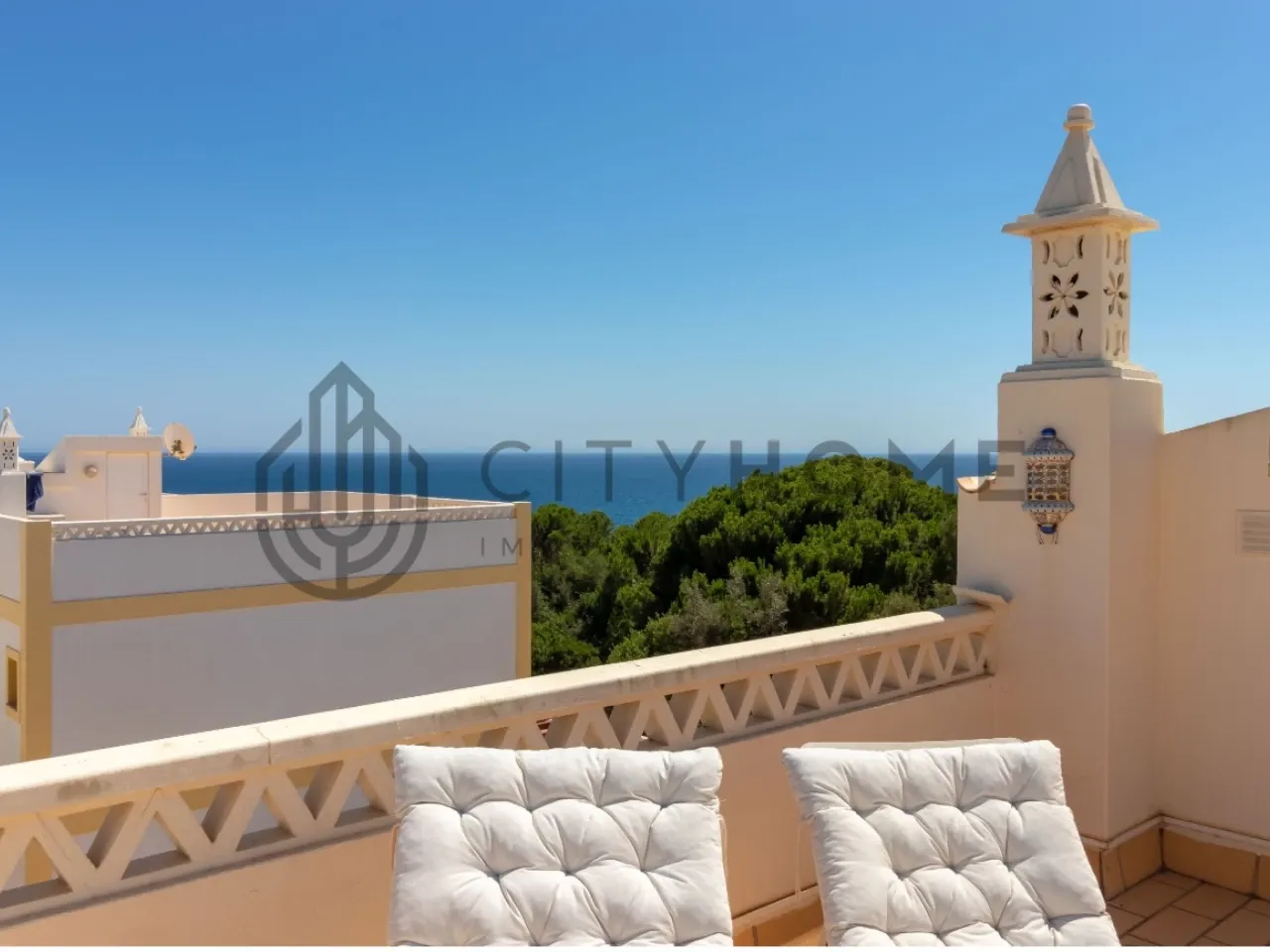 Contemporary Townhouse with Pool and Garden in Lagoa, Portugal - View image 28 of 43