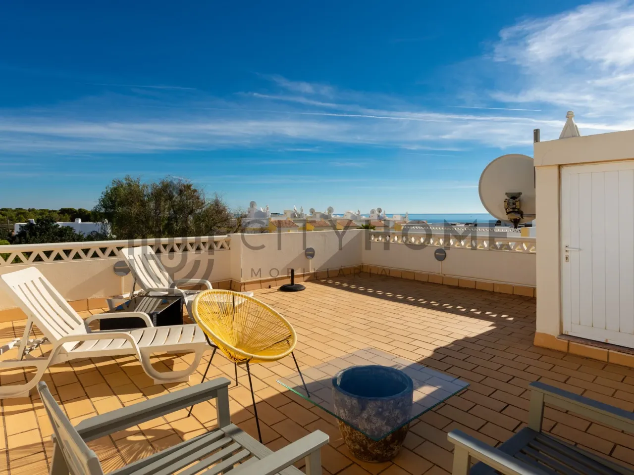 Contemporary Townhouse with Pool and Garden in Lagoa, Portugal - View image 29 of 43