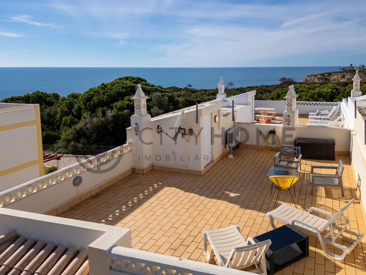 Contemporary Townhouse with Pool and Garden in Lagoa, Portugal - View image 31 of 43